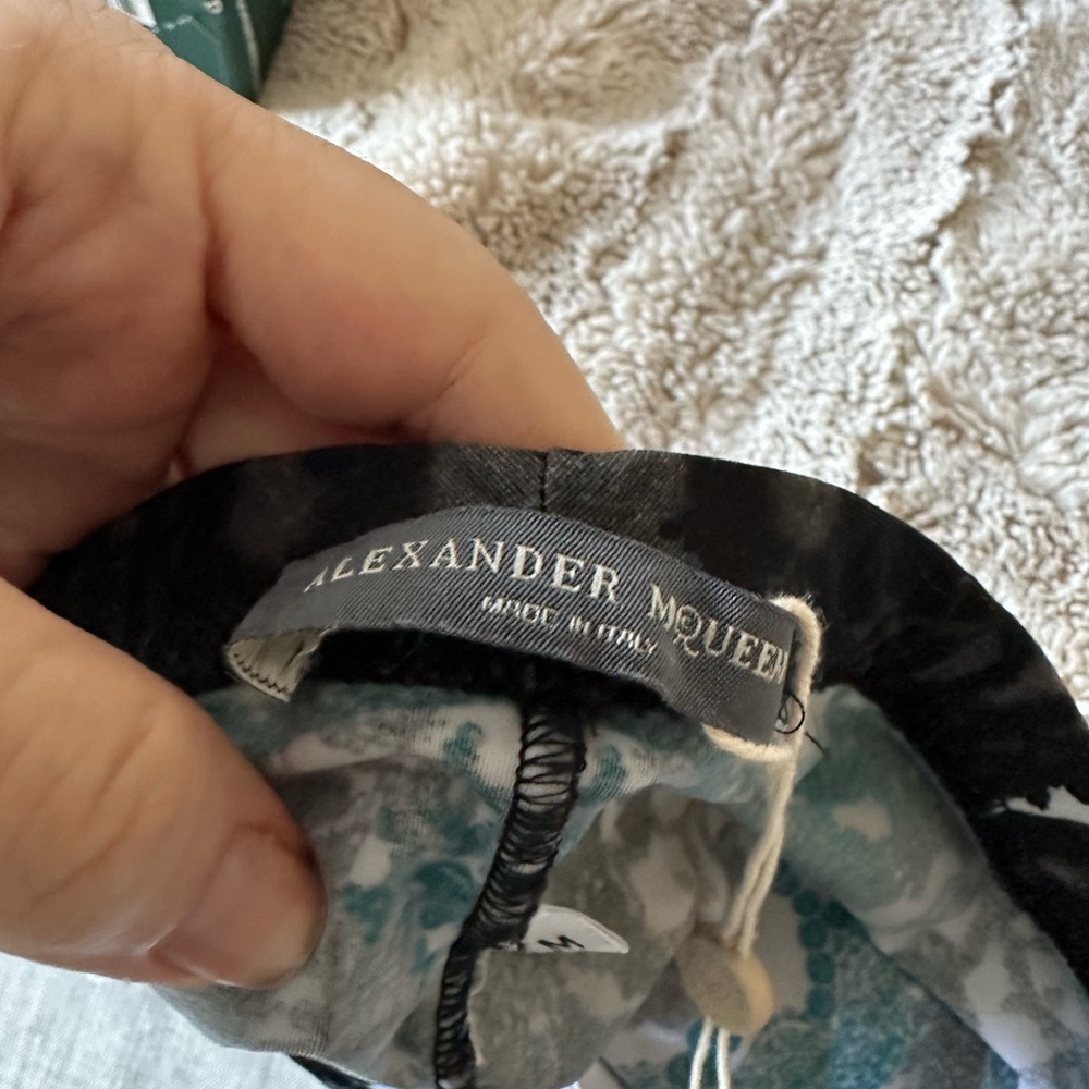 Alexander McQueen mainline white and black lace print leggings.  M - Picture 3 of 5